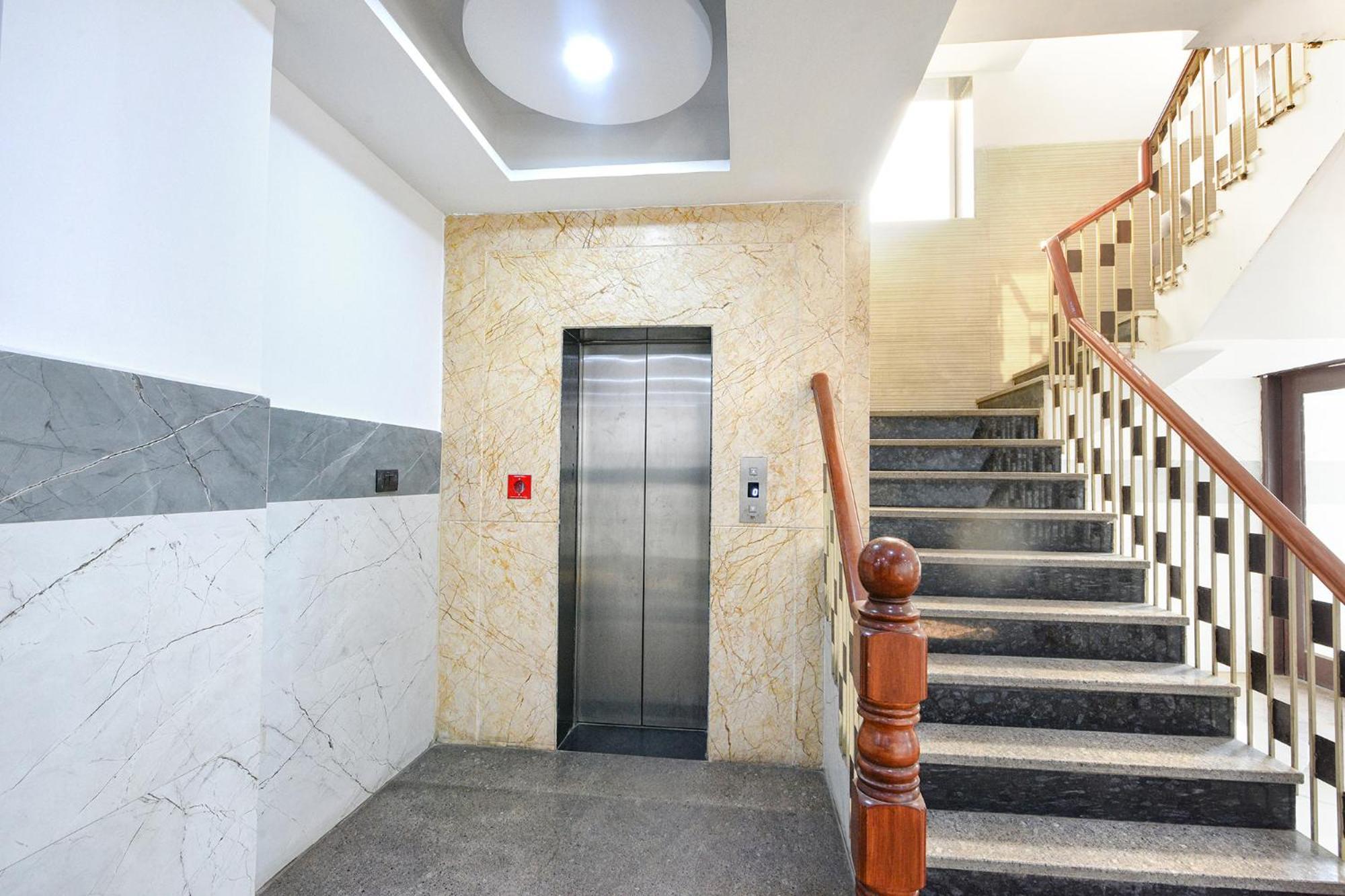 Fabhotel Vibe Noida Exterior photo